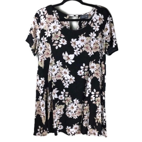 Astr Dresses & Skirts - ASTR Floral Print Keyhole Babydoll Swing Dress Med
